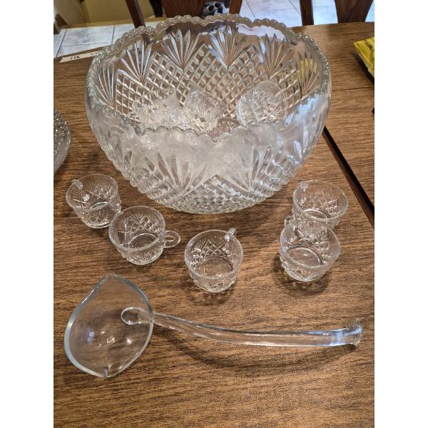 Vintage Pressed Glasss 14" Punch Bowl w 18 Cups & Ladel