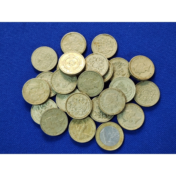 Lot of Assorted Foreign Coins Including British 1 Pound Coins and (1) 1 Euro Coin 