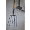 Image 3 : Louisville Home Pickup - 5 PcS - Lot Of Garden Tools - Axe, Pitch Fork, Pick Etc, See Pics