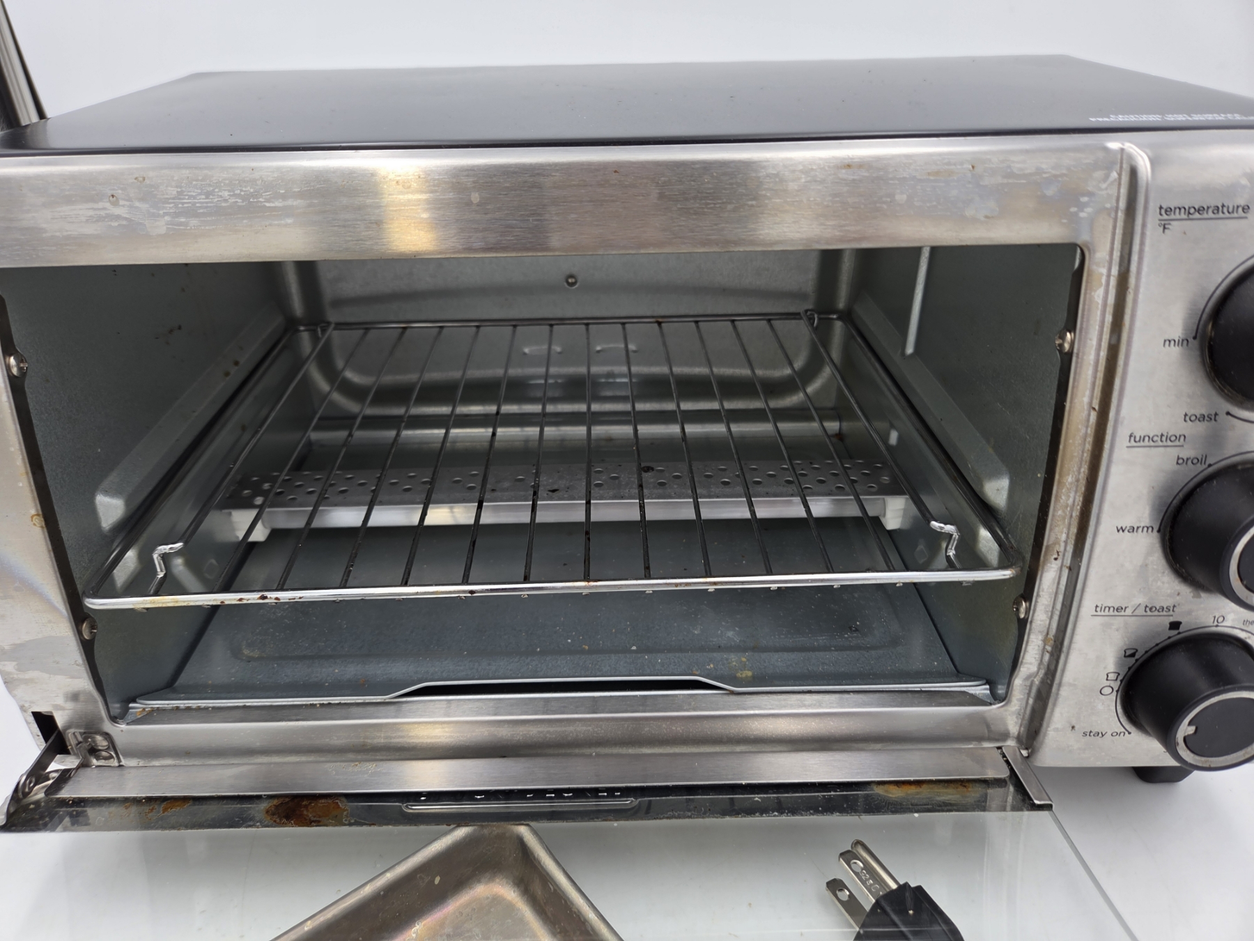 Great Condition Black + Decker Toaster Oven With Wire Rack, And Two ...