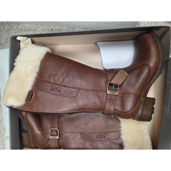 New Tall Dark Brown Leather UGG Australia Size 7 Boots