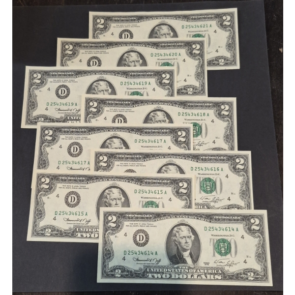 U.S. RARE CURRENCY - 8 PCS - SEQUENTIAL NUMBERS 1976 UNCIRCULATED $2.00 FEDERAL RESERVE NOTES - GEMS