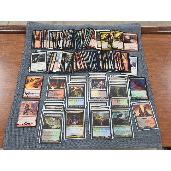 Large Lot of Over 100 MTG Magic The Gathering Trading Cards Including Many Holo, Rare & Even Autos!