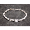 Image 4 : Beautiful Diamond 10K White Gold Bracelet Weighing 8.7 Grams