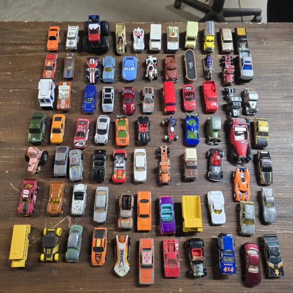 Assorted Die Cast Cars incl Hot Wheels, Matchbox and More