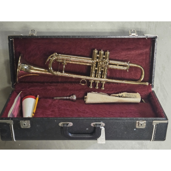 *Pick Up At Mantua Home-No Shipping Available* Vintage Martin Trombone In Excellent Condition In Har