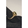Image 3 : 14K Yellow Gold Ring Featuring Green Peridot In Bezel Setting - Size 6 - Weight: 2.7g