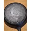 Image 6 : HTF # 5 CAST IRON SKILLET W / 3 NOTCH HEAT RING IN FANTASTIC CONDITION - SEE PICS