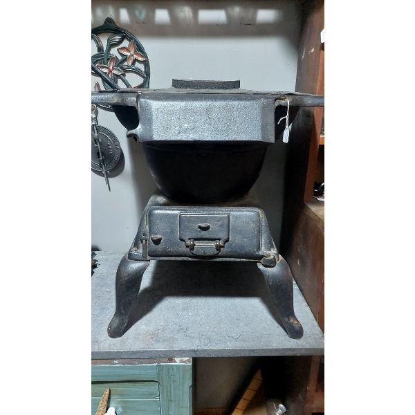 Antique Cast Iron "Penninsolar Stove Co" Parlor Stove Model EL-13 - Excellent Condition