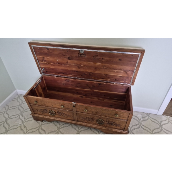 PICKUP IN NORTHFIELD - Fantastic Condition LANE HOPE CHEST With Upholstered Deck - See Pics - (All I