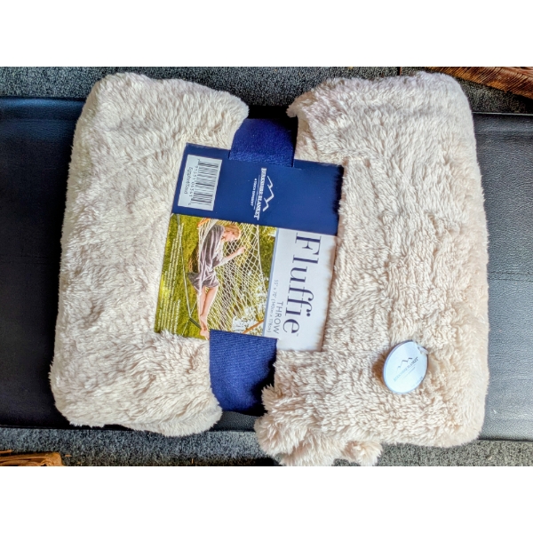 New Soft Plush Cream Colored Throw Blanket 55'x70'