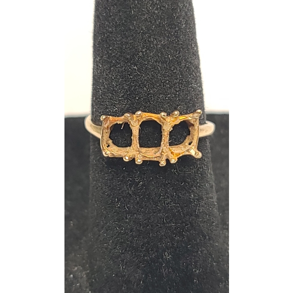 10K Yellow Gold Semi-mount Three Stone Ring - Size 5.5 - Weight: 1.2g