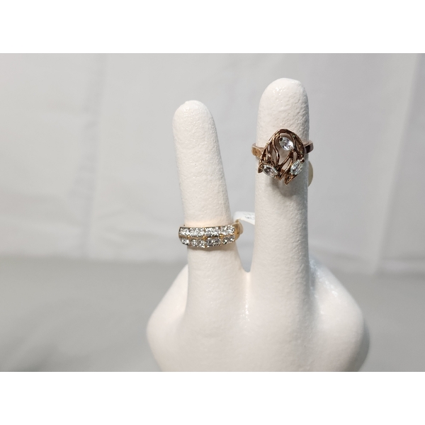 x2 14ct HGE Australian Crystal Rings TW: 7.4g