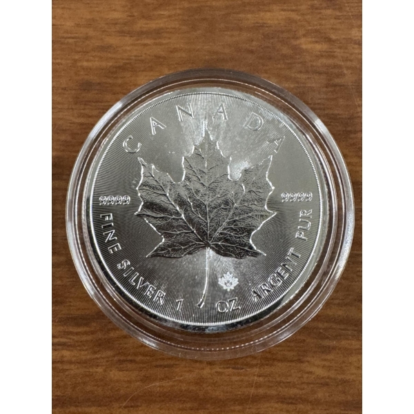 2015 Canadian 9999 Fine Silver 1 Oz Maple Leaf Bullion Round In Protective Holder