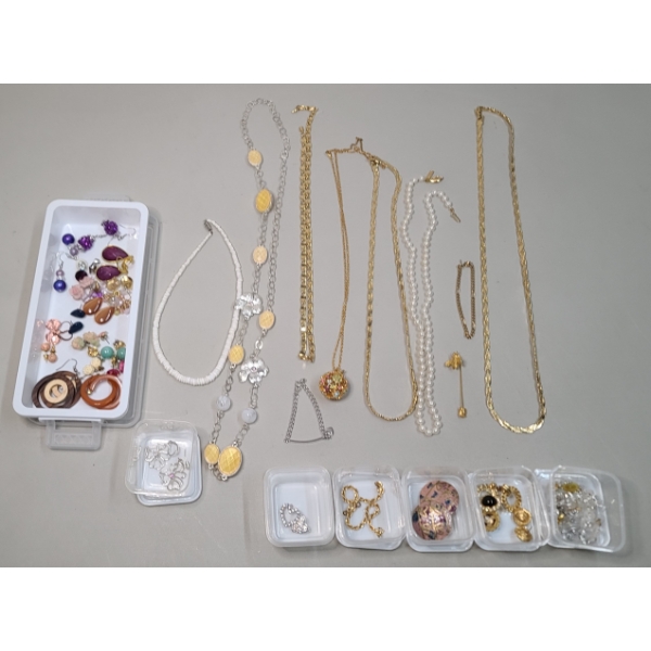Assorted Fashion Jewelry 