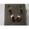 Image 4 : 14K Gold Stud Garnet Earrings with Diamond Accents - TW: 3.7g
