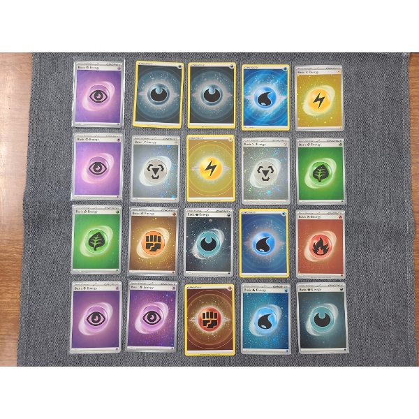 Lot of 20 Assorted Near Mint Holo Energy Pokemon Trading Cards