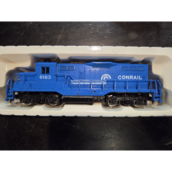 7.5'' Conrail Caboose 6163 HO Scale In Great Condition
