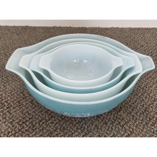 PICKUP IN CANTON - Vintage Pyrex Butterprint Turquoise Cinderella 4 Piece Nesting Bowl Set  