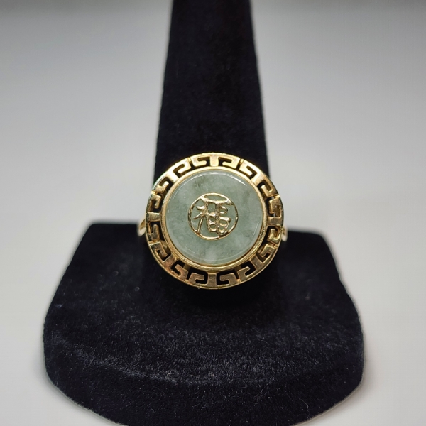 14K Yellow Gold Ring Green Jade Disc "Fu" Good Fortune Greek Key - Size 9 - Total Weight: 4.0g