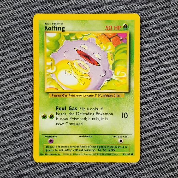 Koffing 51/102 Vintage Base Set Pokemon Trading Card in Near Mint Condition!