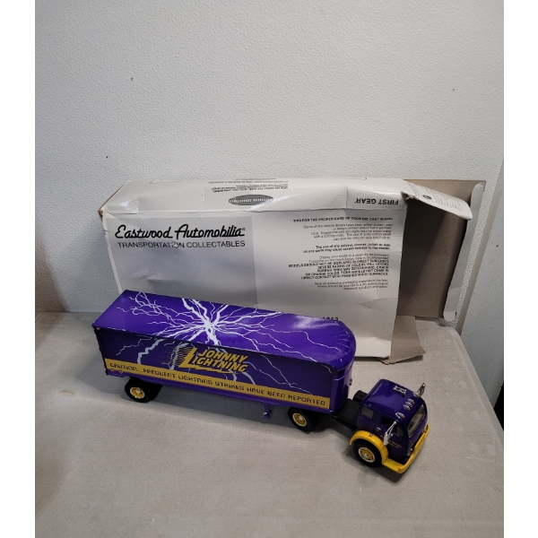 1997 First Gear - White 3000 Tractor With 30' Trailer