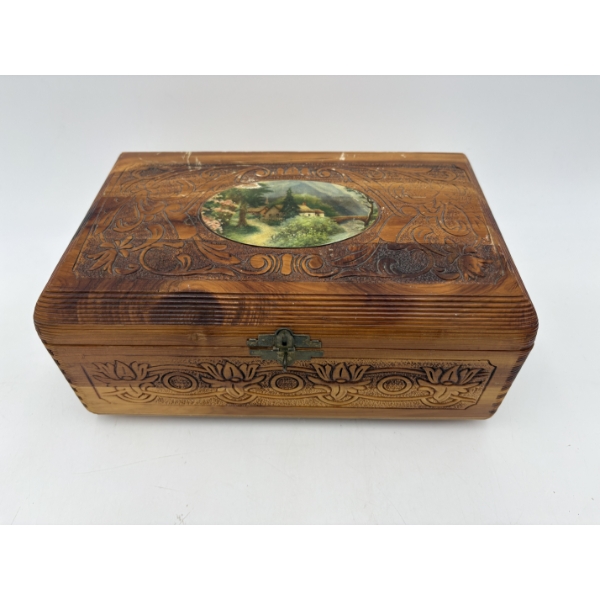 Jewelry Box full of Beautiful Jewelry - Buttons - Nekclaces - Earrings - Keychains 