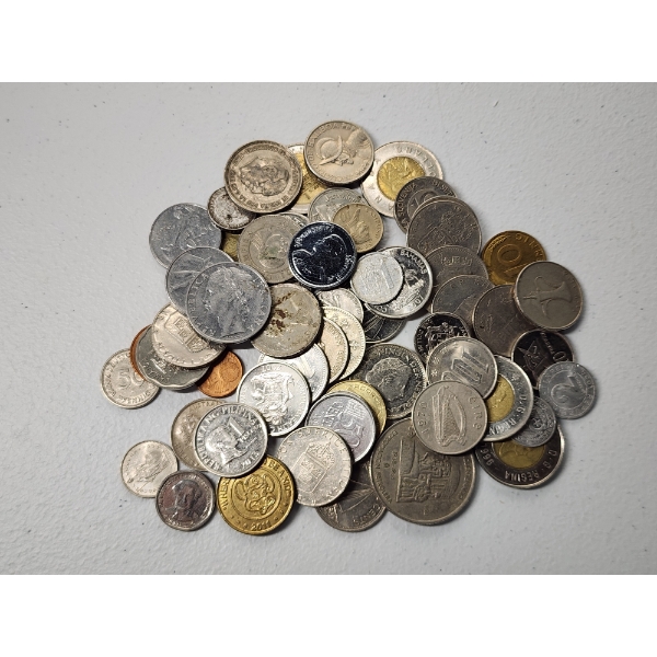 Lot of Assorted World & Foreign Coins/Tokens