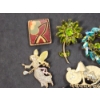 Image 2 : Lot of 6 Beautiful Assorted Gold-Tone Brooches