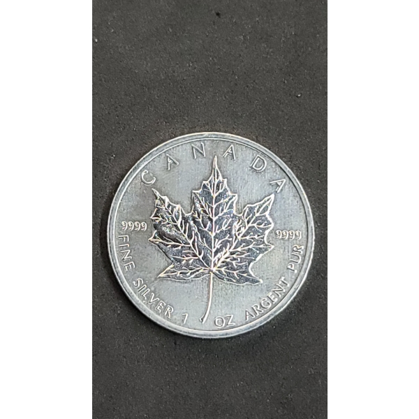 2012 Canadian Maple Leaf/Elizabeth II $5 1 oz 9999 Fine Silver Coin