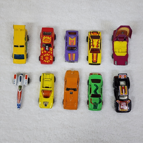 10 Assorted Vintage Diecast Toy Vehicles & Cars Including Hot Wheels & More!