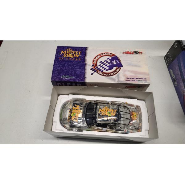 Action 2002 1:24 Scale "The Muppet Show" 25th Anniversary Dodge Intrepid R/T Clear Stock Diecast Car