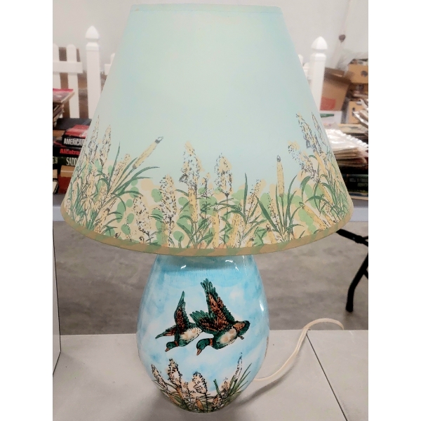 Very Decorative Ducks & Marsh Table Lamp 20" Tall Excellent Condition - Lamp Base Is Pottery