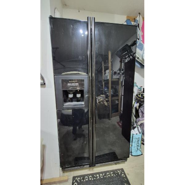 Excellent Working Kitchen Aid Full Capacity Refridgerator - See Pics