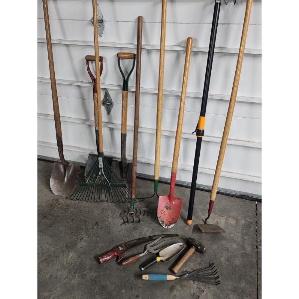 Lot of Lawn/Garden Items: Shovels, Rake, Hoe, Tree Pruner, Small Shovel, Hand Rakes