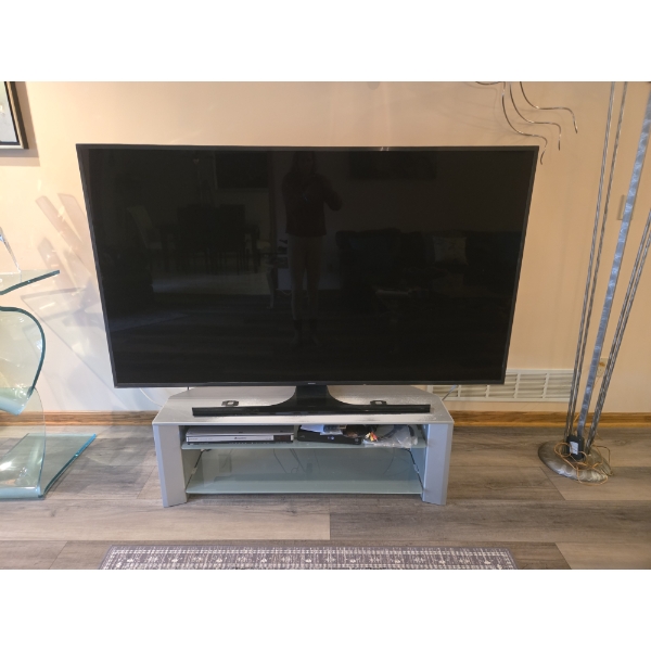Samsung 75" TV With Silvertone Stand & Panasonic 5 Disc Changer