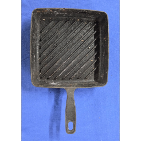 Vintage 10''x10'' Square 2'' Deep Cast Iron Pan