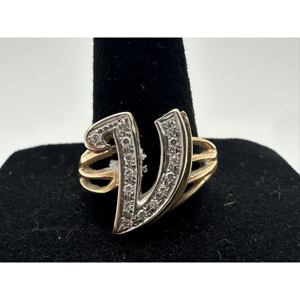 14kp Yellow Gold Cursive V Initial Ring 5.7g