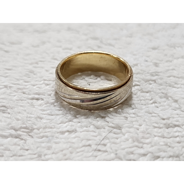Stunning 14KT Gold Ring ~ SIZE 5 ~ Weighing 4.8 Grams 