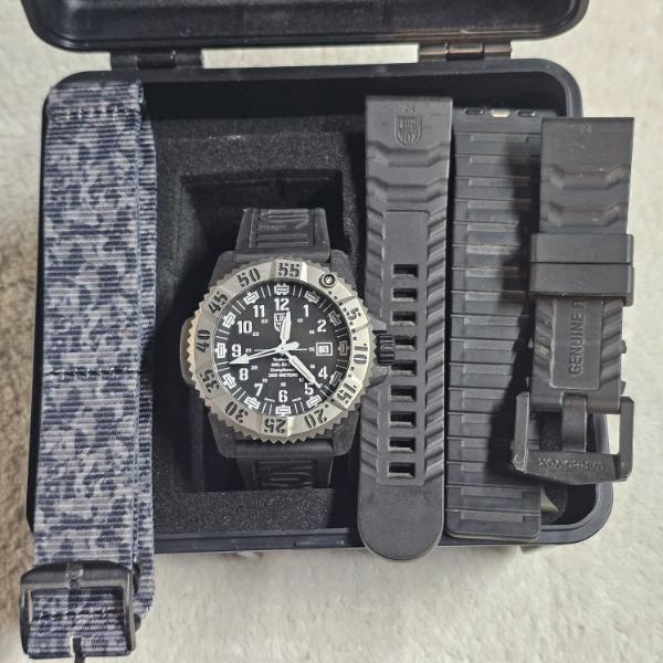 Luminox MIL-SPEC 3350 Quartz Watch Box Set With Extra Straps and Original Box