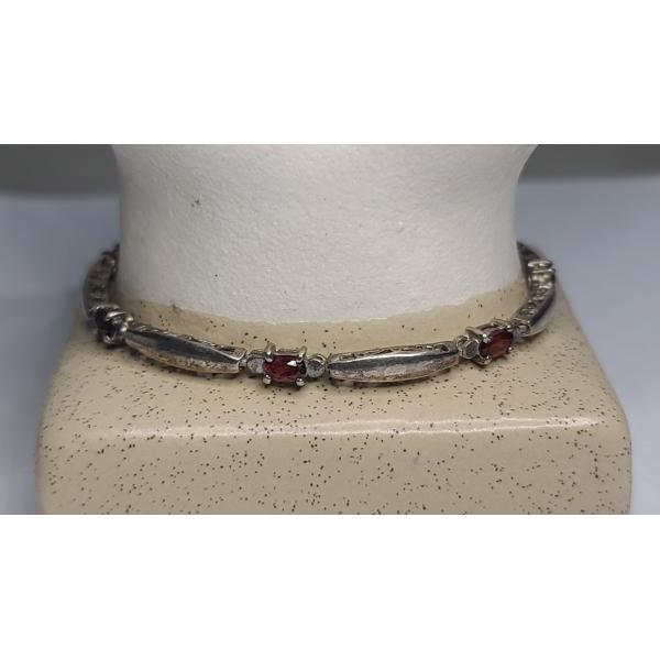 Sterling Silver 7" Bracelet With Red Garnet - Weight: 7.5g
