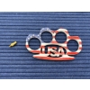Image 1 : Four-finger Knuckle Duster - USA American flag design. Includes detachable screw- in pin for belt