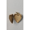 Image 2 : 14K Yellow Gold Heart Locket Pendant With Etched Floral Motif - Weight: 1.4g