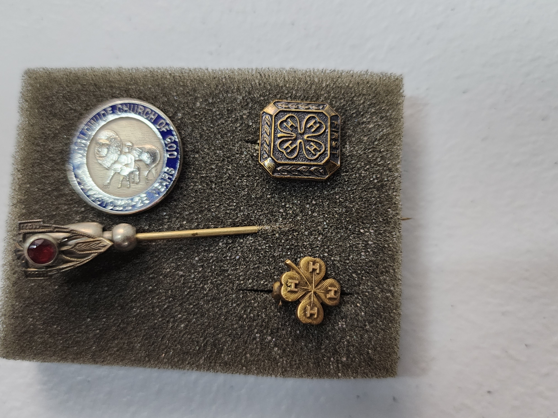 4 Gold Pin 4 Assorted Pins Including 4-H 10K Gold Clover Pin 1.1g - Bosley Auctioneers