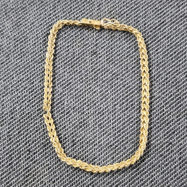 14K Yellow Gold Bracelet Measuring About 7 Inches Long & Weighing 3.6 Grams Total