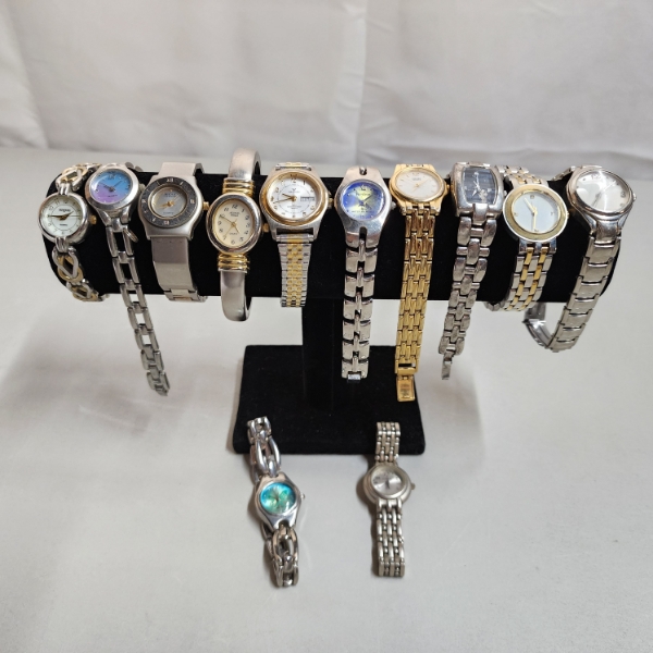 Large Lot of Assorted Ladies Watches, Various Medal Tones and Styles, See Pics! 