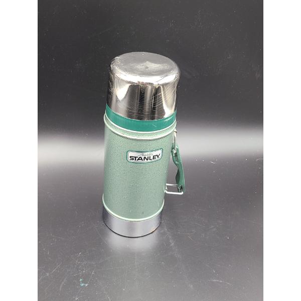 Vintage Aladdin Stanley Thermos - 10 inches tall - 1-quart size - durable vacuum-insulated design