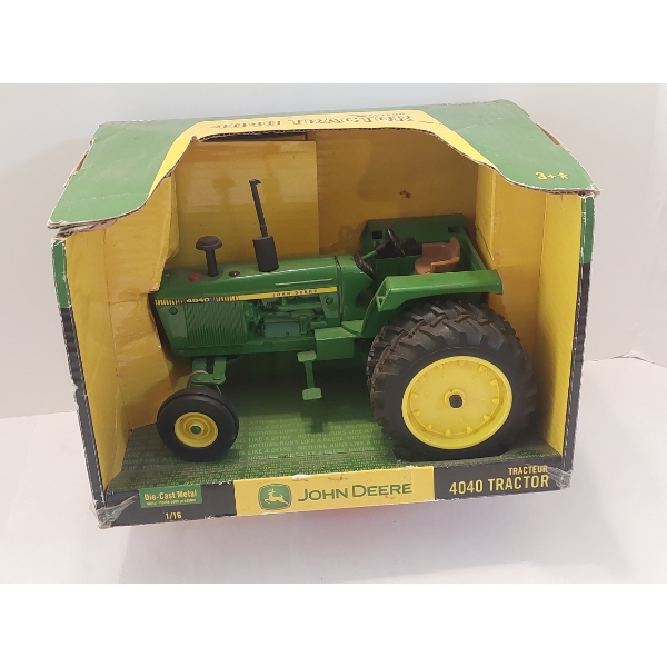 Vintage ERTL - Die Cast JOHN DEERE 4040 TRACTOR - NEW IN BOX