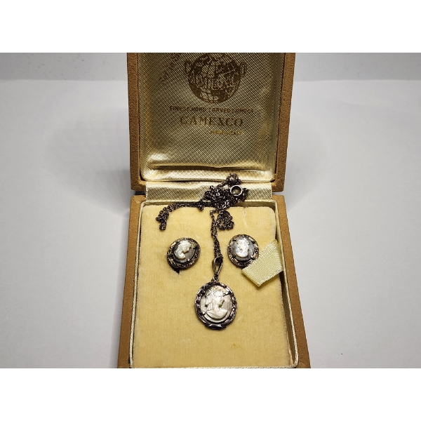 Camexco 80% Silver Cameo Earrings and Necklace Set - Total Weight: 8.4g