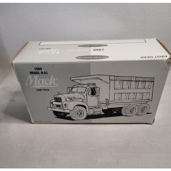 1996 First Gear - 1960 Model B-61 Mack Dump Truck With Construction Site - Franklin Mint